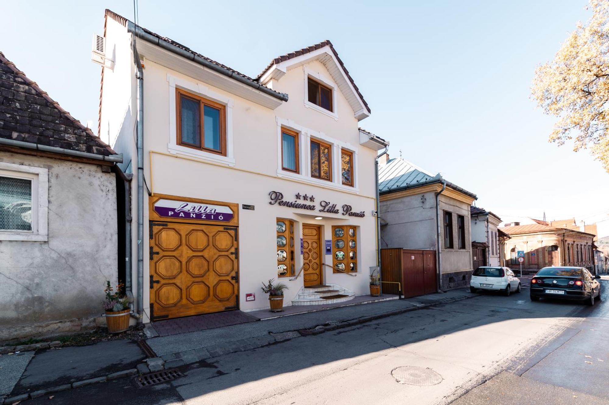 Hotel Lilla Panzio Odorheiu Secuiesc Exteriér fotografie