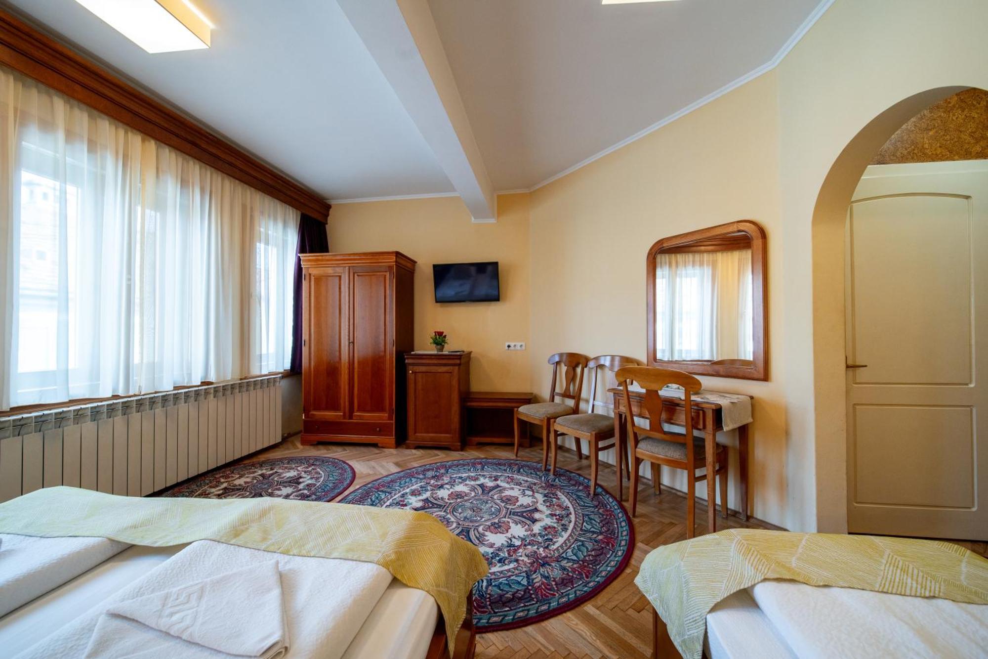 Hotel Lilla Panzio Odorheiu Secuiesc Exteriér fotografie