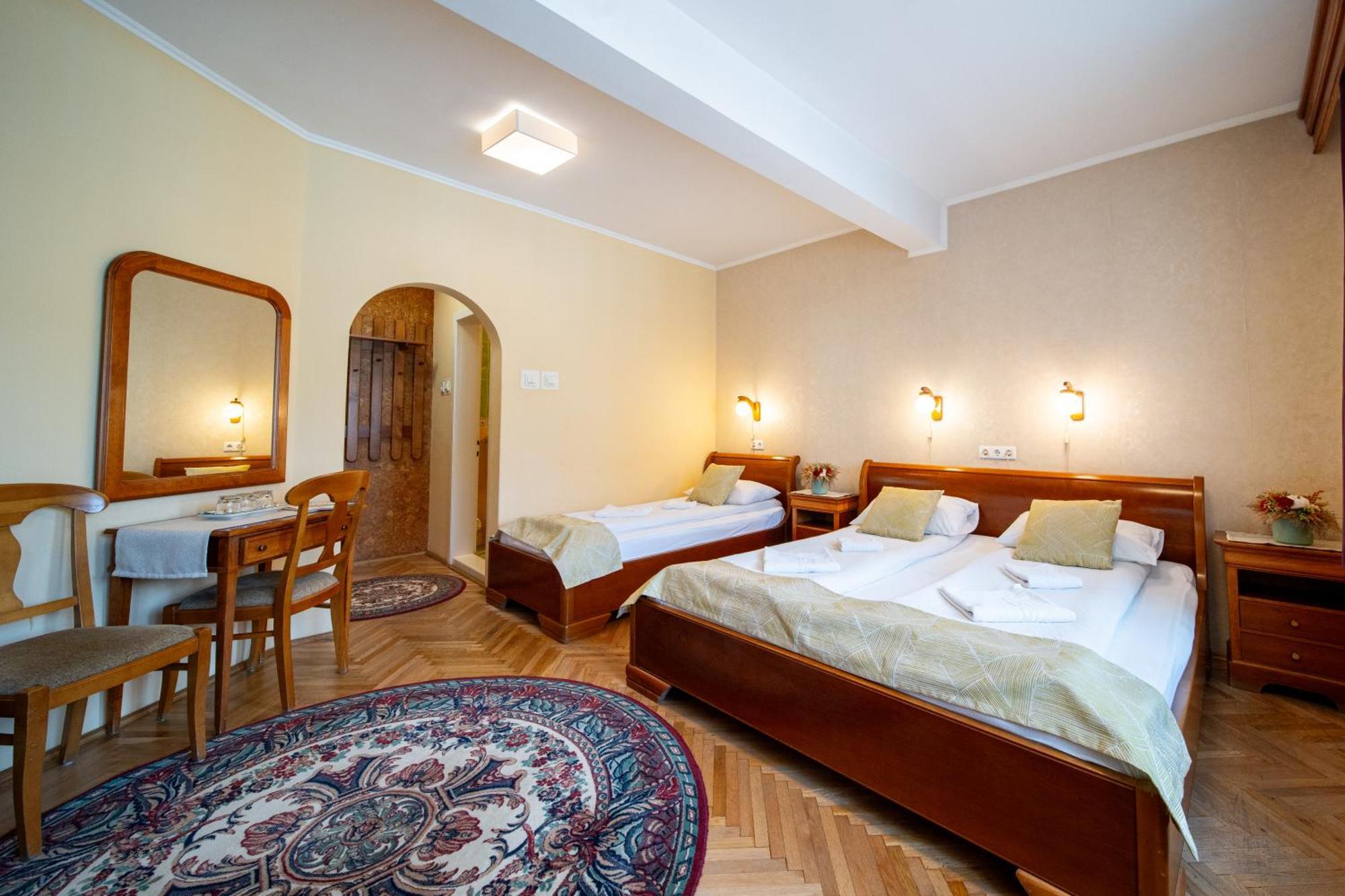 Hotel Lilla Panzio Odorheiu Secuiesc Exteriér fotografie