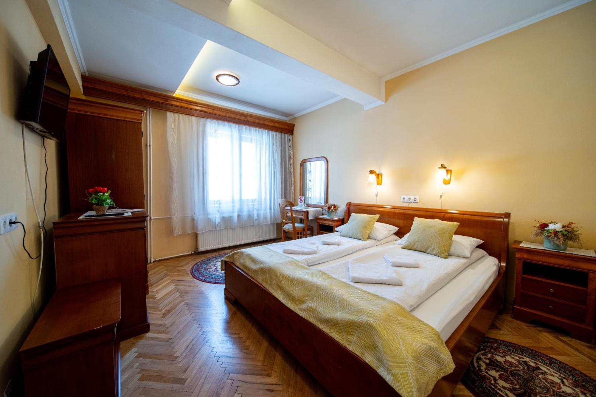 Hotel Lilla Panzio Odorheiu Secuiesc Exteriér fotografie