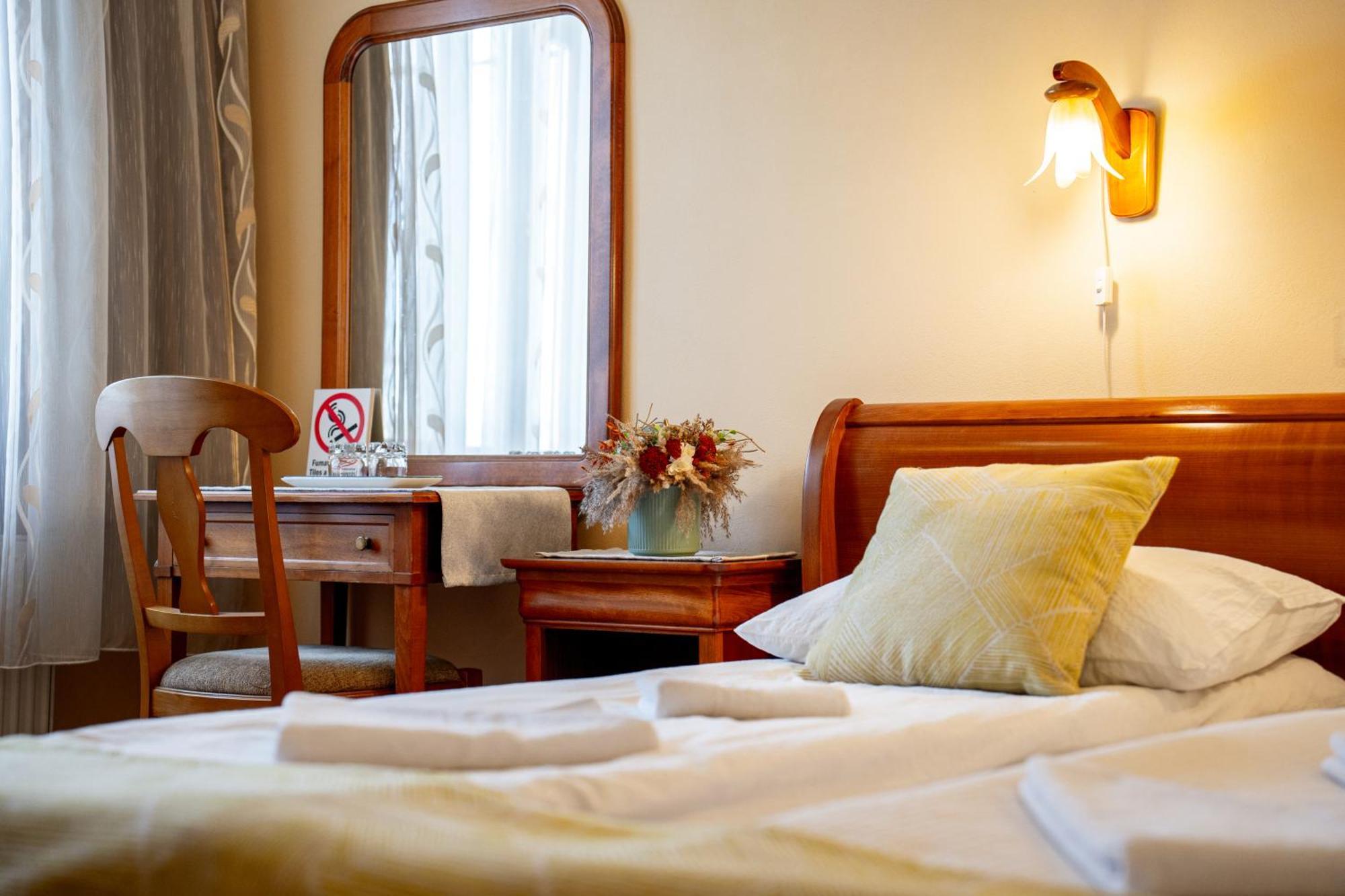 Hotel Lilla Panzio Odorheiu Secuiesc Exteriér fotografie