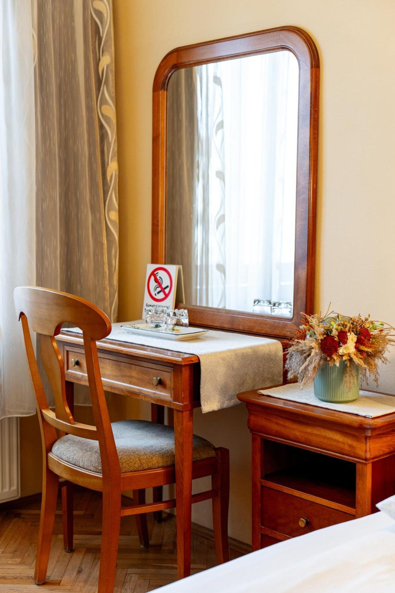 Hotel Lilla Panzio Odorheiu Secuiesc Exteriér fotografie