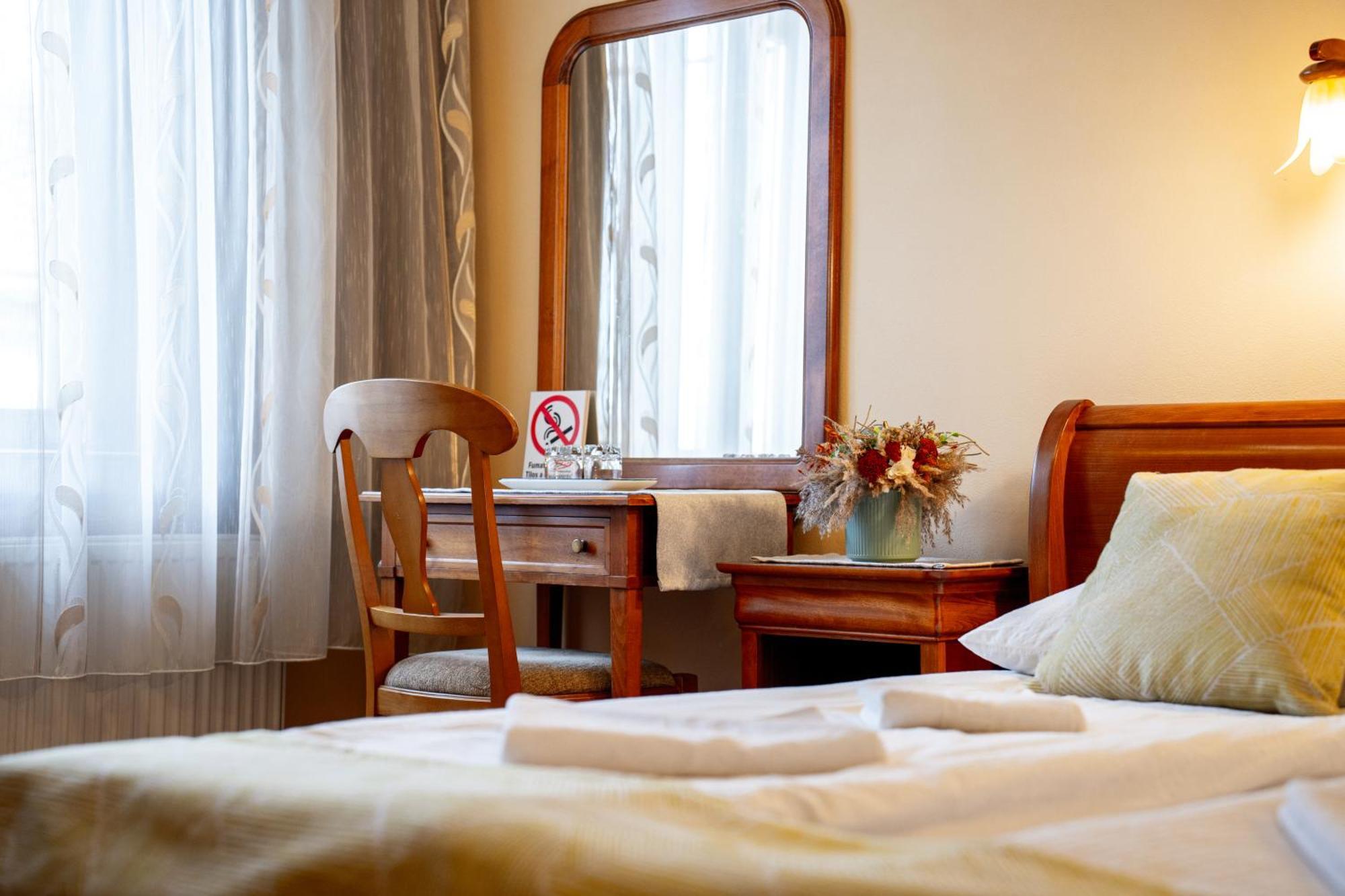 Hotel Lilla Panzio Odorheiu Secuiesc Exteriér fotografie