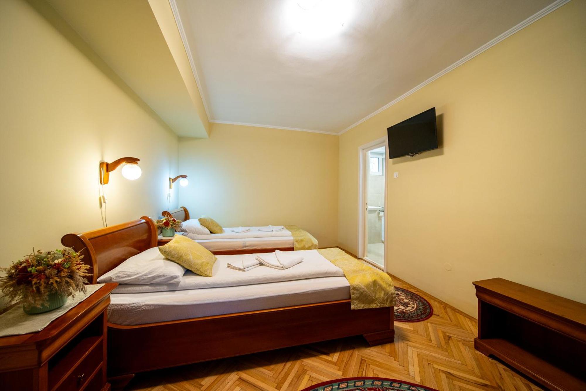Hotel Lilla Panzio Odorheiu Secuiesc Exteriér fotografie